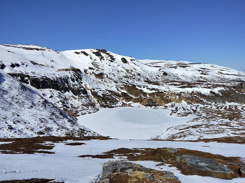 Ženy na horách v Sørsandfjorden severné Nórsko